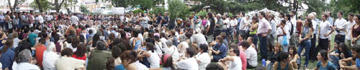 Foto de la asamblea interbarrial en Parque Centenario, el pasado domingo 20 de enero - Gentileza Indymedia Argentina